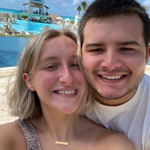 Meet your Posher, Chloe